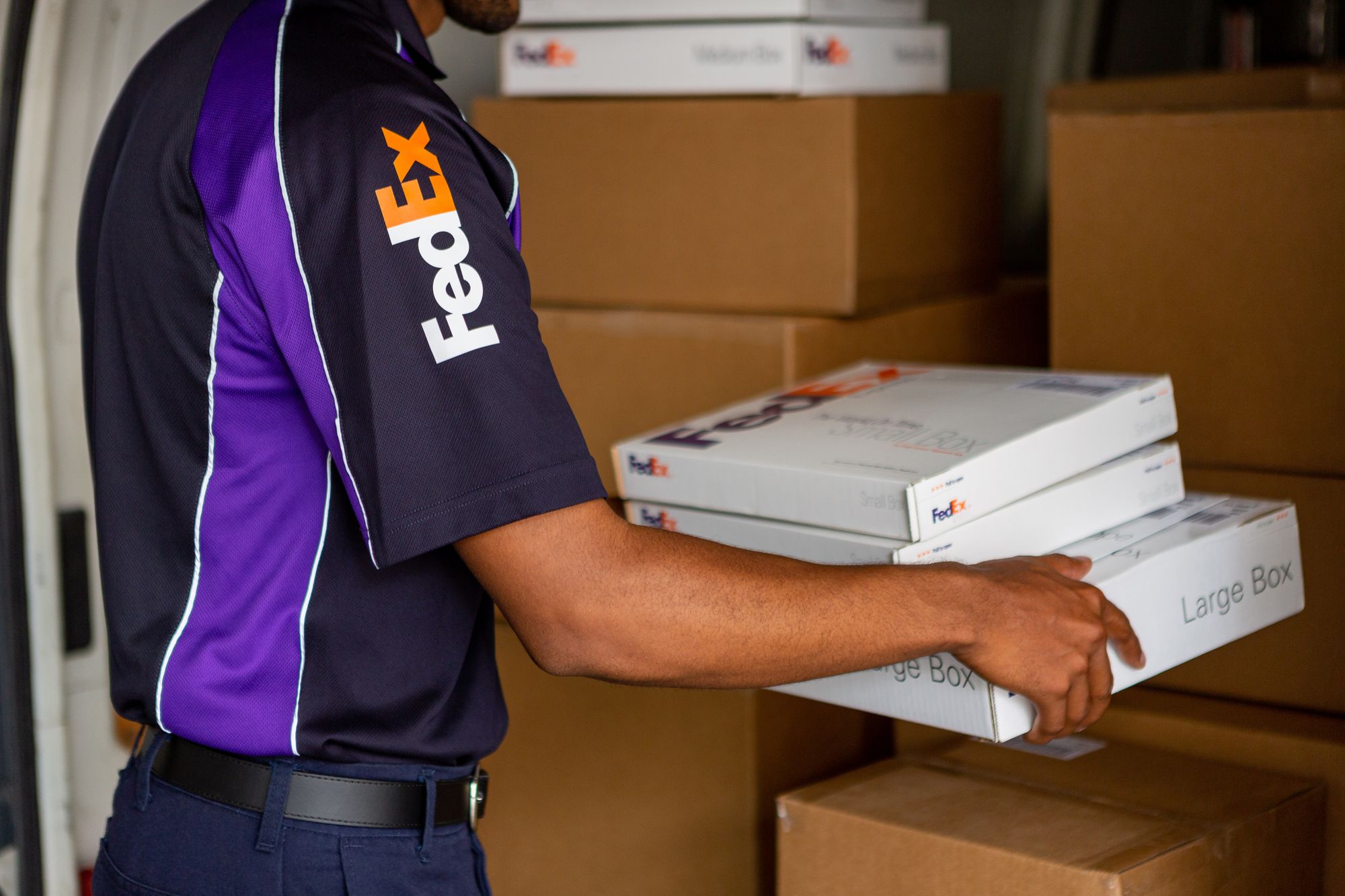 FedExの輸出サービスにおける地域外集荷料金の廃止のお知らせ