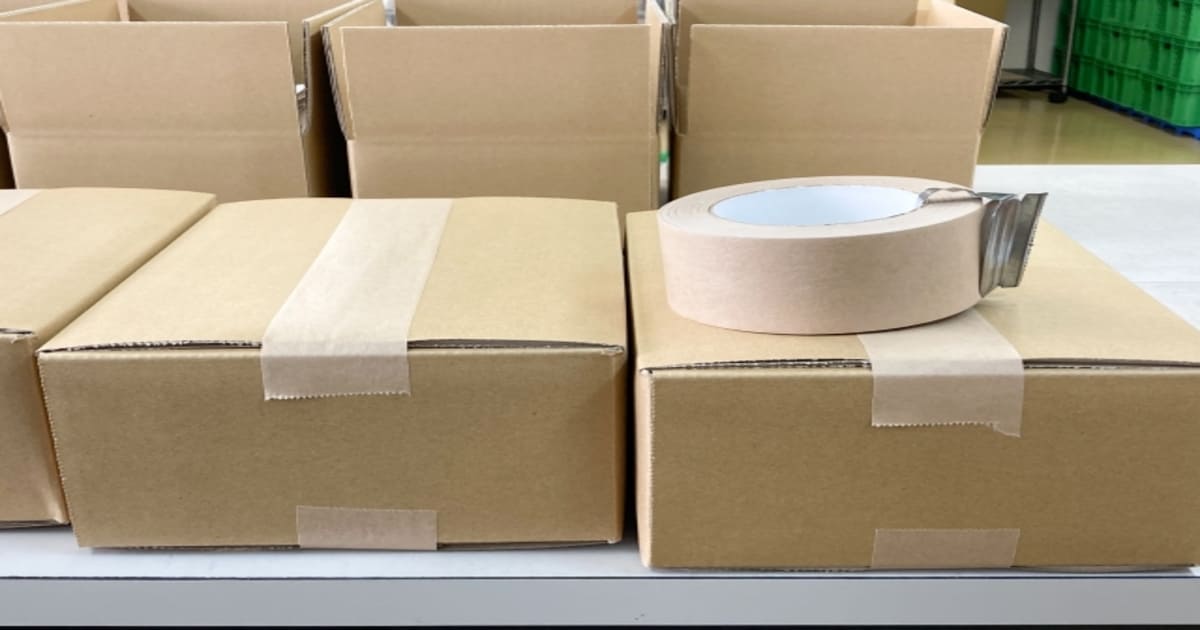 梱包された段ボール