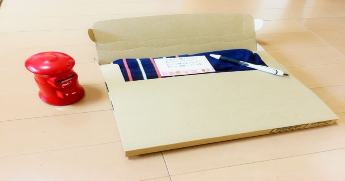 小さいポストと荷物