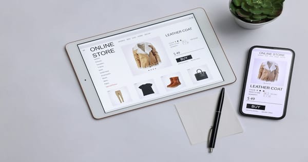 タブレットトスマートフォンに表示されているオンラインストア